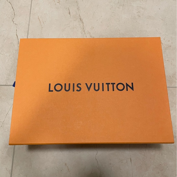 Louis Vuitton Time Out Sneaker - Picture 8 of 8